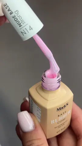 🫧Nude Base Strong are o vâscozitate medie, ideală pentru protecția unghiilor naturale.  ✔️Datorită elasticității, colecția de baze se potriveste pe toate tipurile de unghii.  ✔️Textura și consistența permite utilizarea, atât de către tehnicienii cu experiență, cât și de cei începători. ✔️Nu se scurge, dar în același timp se autonivelează rapid și permite formarea apexului pe unghiile naturale într-un timp relativ scurt. ✔️Baza este rezistentă, elastică și previne exfolierea materialului din vârf.  ✔️Se recomandă aplicarea unui strat subțire de Base Rubber Clear înainte de orice bază care conține pigment, pentru o aderență mai bună și pentru a proteja unghia naturală de urme de pigment.  ✔️Se polimerizeaza in lampa UV-LED 60/120 sec. in dependenta de grosimea stratului aplicat. 🫧Nude Base Strong 15 ml 🌐www.macksprofessional.md 📲 +373 (79) 590 385 📍Chișinău, str.Onisifor Ghibu 10 IG: @macksprofessional_md 🌐www.macksprofessional.md  #unghiiprofesionale #produsedeunghii #unghiiartificiale #manichiuraprofesionala #nailart #unghiiacril #gelconstrucțieunghii #manichiurăfrumoasă #unghiisanatoase #unghiiestetice #produsepentruunghiitehnice #manichiuracreativa #recommendations #macksprofessional