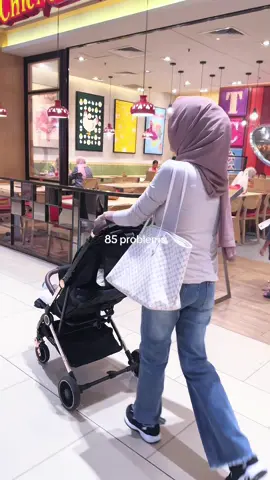 the world feels softer when I’m out with my baby 🤍