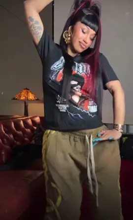 Cardi B vibing to ‘Hot Body’ by Ayra Starr on Instagram Live. 🌟 #AyraStarr #CardiB #fyp 