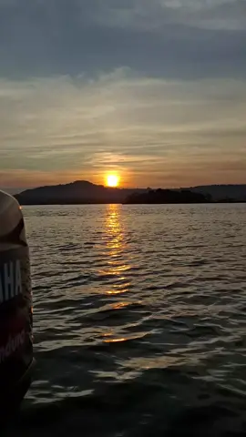 yakin gak mau nyore di jagara? #perahuwisata #kuninganjabarhits #wisatajawabarat #jagaraecopark #fyp #viral #sunset 