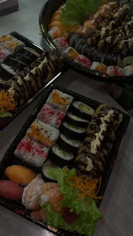 Does everyone remember that strawberry and chocolate video?#strawberrychocolate#sushi#food#eating#fyp 