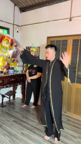 MÚA MÂM VÀNG CÚNG THÁNH MẪU ĐỂ CẦU AN CHO TRĂM HỌ #útlộc #múabóngrỗi 