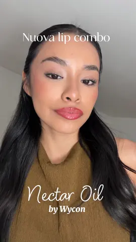 Labbra morbide, luminose e nutrite? Yes please. Il protagonista è Nectar Oil di @WYCON cosmetics , un lip oil che veste come un gloss e coccola come un trattamento 💧 #wyconcosmetics #nectaroil #lipcombo #glowlips #adv 