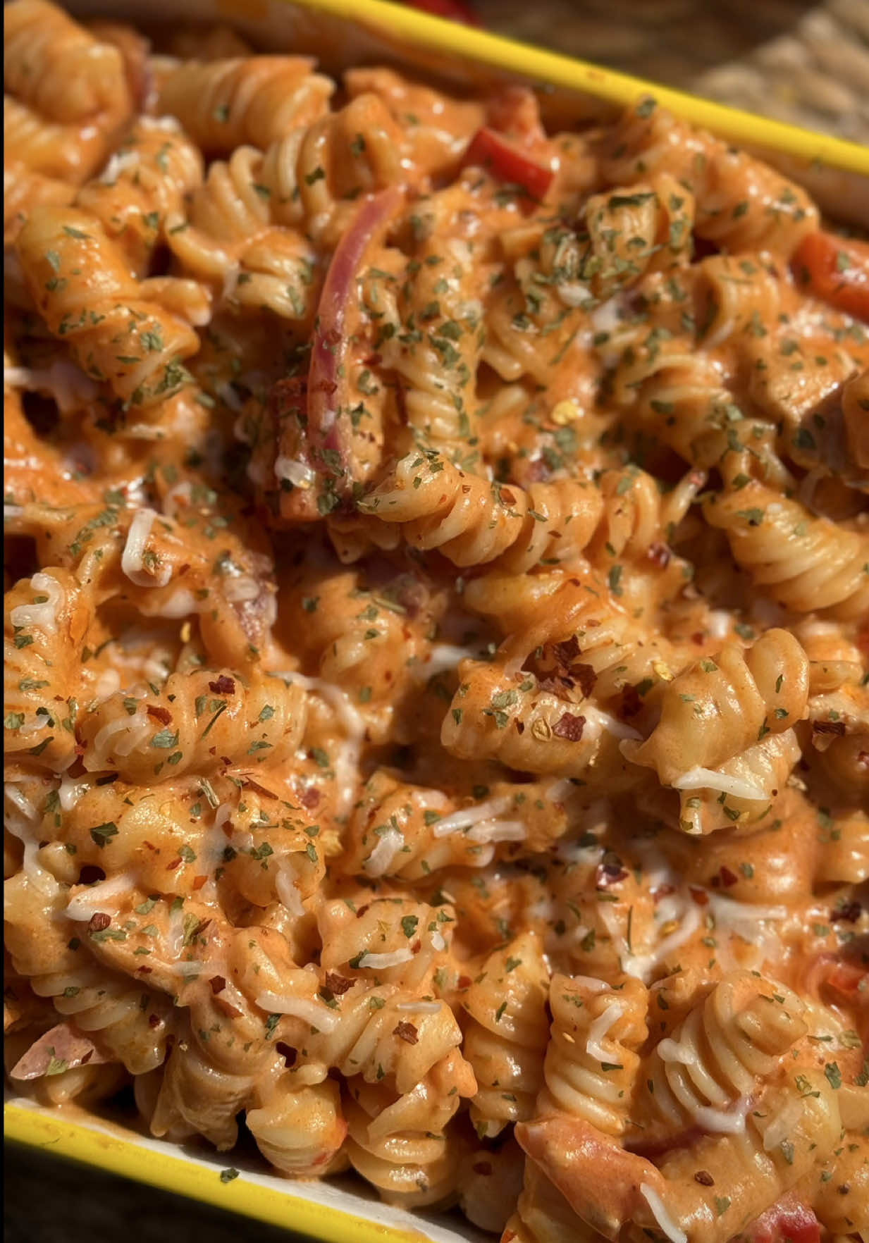 My go to creamy pasta when I don’t feel like overthinking dinner. It’s easy, comforting, and always hits the spot. Creamy, cheesy, a little spicy. Save this for your next lazy dinner night! 🍝 Here’s what you’ll need  2 cups cooked pasta 1 tbsp butter 2–3 garlic cloves, finely chopped 1 small onion, chopped 1 cup chicken, cut into small pieces 1/2 cup bell peppers (any colour) 1/2 tsp chili flakes Salt, to taste 1/4 tsp black pepper 1/4 tsp chilli powder (optional) 1/2 cup tomato puree 1 cup fresh cream 1/2 tsp mixed herbs 1/2 cup grated cheese 📄 Remember to hit the save button to access this recipe whenever you need it! FollowForMore ❤️ #CreamyPasta #ChickenPasta #DinnerIdeas #EasyDinner #PastaTok #FoodTok #HomeCooking #QuickRecipes #ComfortFood #FoodieTok #SpicyPasta #CheesyPasta #DinnerTok #JazeesRecipes 