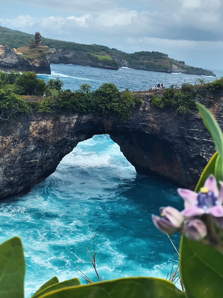 i need hug #angelbillabong #nusapenida #bali #brokenbeach #visitindonesia #exploreindonesia #douyin 