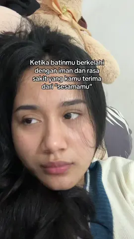 Jangan palingkan wajahmu dari Tuhan, jangan biarkan iblis senang karna berhasil membuat hati kamu dipenuhi dendam, sebaliknya mendekatlah lebih dekat kepada-Nya dan menangislah sepuasnya. Tuhan Yesus memberkati 🤍