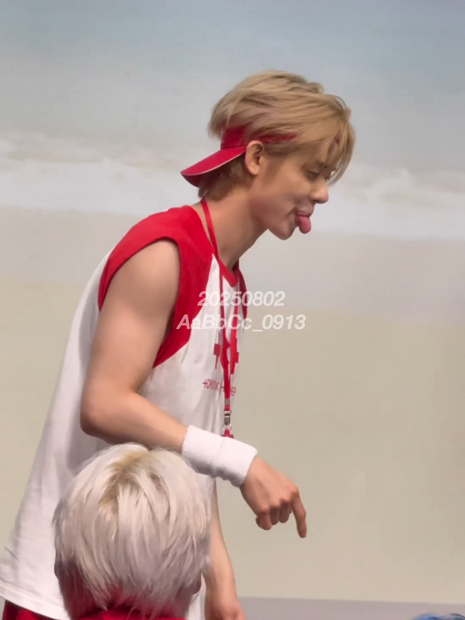 Yeonjun, sticking his tongue out to imitate an anteater. 😂 #yeonjun #yeonjuntheoncemilleniumidol #yeonjunlegendary #yeonjun4thgenitboy #upsidedownkiss 