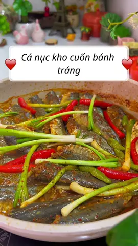 Cá nục kho cuốn bánh tráng cũng siêu ngon luôn #HảoThíchVàoBếp #thíchvàobếp #thíchnấuăn #nấuăncùngtiktok #vàobếpcùngtiktok #mónngonmỗingày #canuckhocuonbanhtrang 
