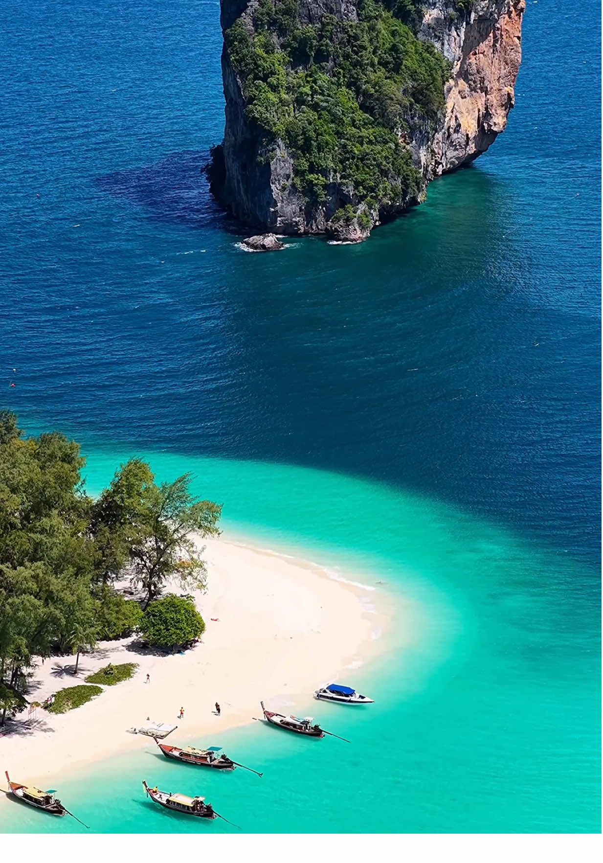 Thailand’s low season turned into a tropical dream 🏝️☀️ 📍Krabi     - Poda Island     - Chicken Island  . . #thailand #thailandtravel #travel #beachvibes #islandlife #krabi #vacations #boatlife #tripthailand 