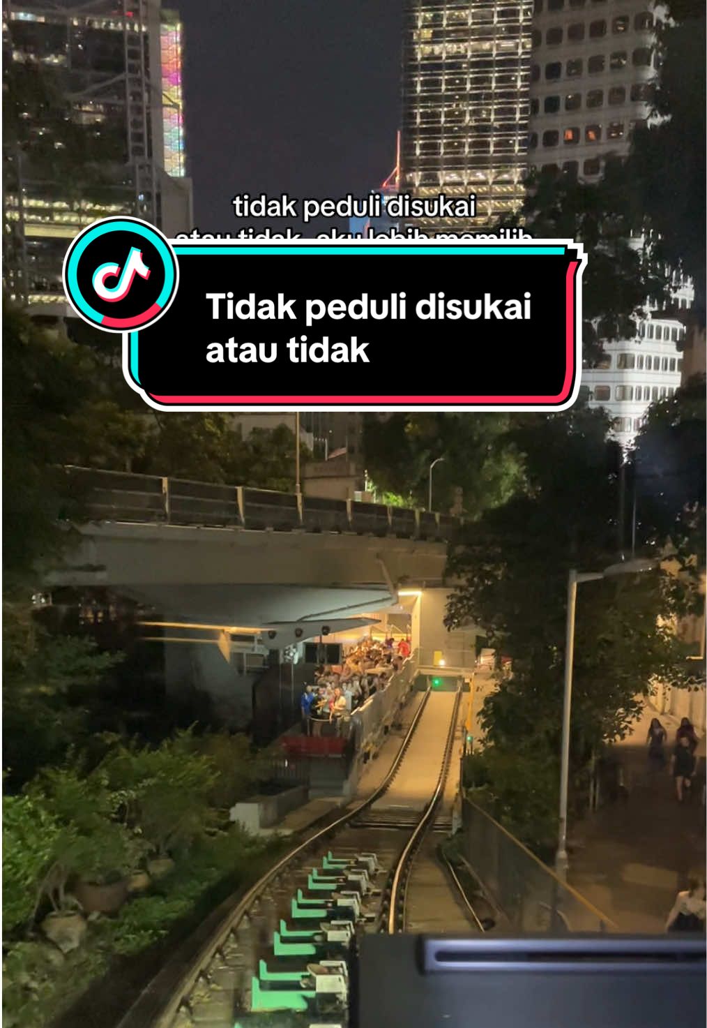 Tidak peduli disukai atau tidak, aku lebih memilih menikmati hidup tanpa intervensi orang lain #xyzbca #aesthetic #quotesaesthetic #tiktokhongkongindonesia🇭🇰🇮🇩 #fyp 