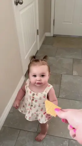 Funny twins moments 🤣🤣#baby #funnybaby #babiesoftiktok #babies #babylovers #babyhumor #babytok #babygirl #babyboy #fyp #fypシ #fypシ゚viral #funny ##foryou #foryoupage #family #viral #usa #kids #children #twins #twinsbaby 