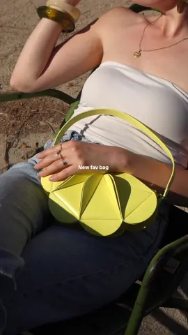 Mon sac préf de l’été ☀️ shoppé au vide dressing de @Clémence merciii pour cette pépite !! 💛 #coperni #summerstyle #styletok #yellowlook #lookinspo #copernibag 
