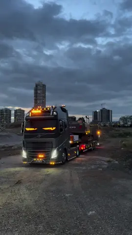 ‪_تريلات__زحف_تريلات__الشعب_الصيني_ماله_حل #فولفوvolvo_fh 