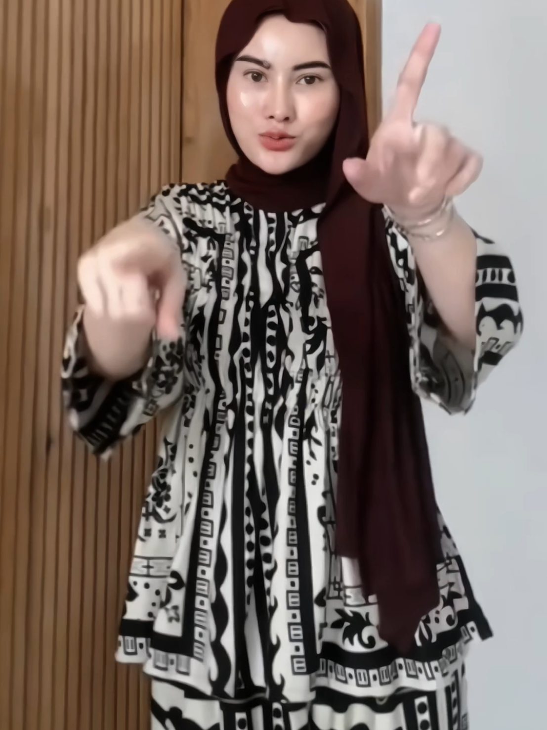 oneset motif kekinian #oneset #onesetkekinian #onesetmotif #onesetcantik #setcelana #fyp 