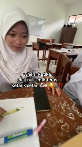 bisa gitu ya 🤔😭 #trend #fyp #sekolah #kelas #4u #lewatberanda #justforfun 