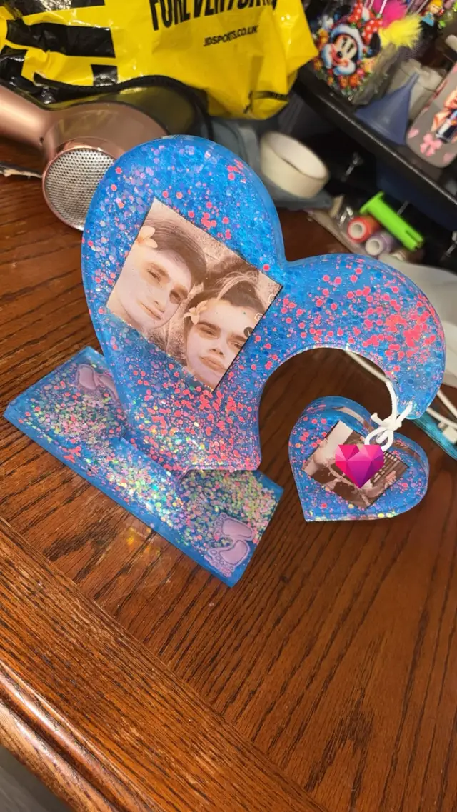 Our new heart resin stand😍 perfect for a gift 💝 daughters wee face just for her wee privacy ❤️#SmallBusiness #fyp #resin 