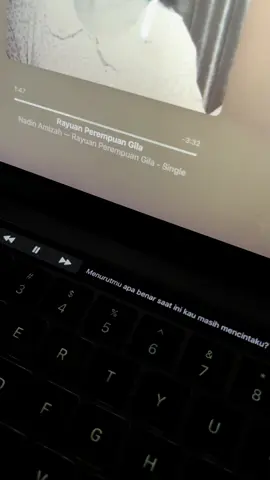 Rayuan Perempuan Gila #nadinamizah #liriklagu #fypシ゚viral 