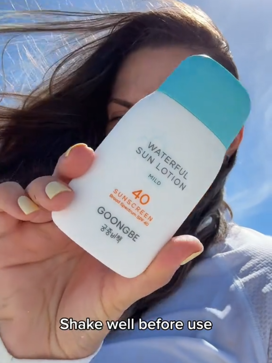 Broad-spectrum UV protection (UVB/UVA) that’s gentle yet effective. Formulated to cover a wider UV range while minimizing skin absorption—ideal for delicate baby skin. #Goongbe #Babysun #Sensitiveskin #Suncare  #Koreansunscreen  Instagram: @official.goongbe_us @goongbe.us