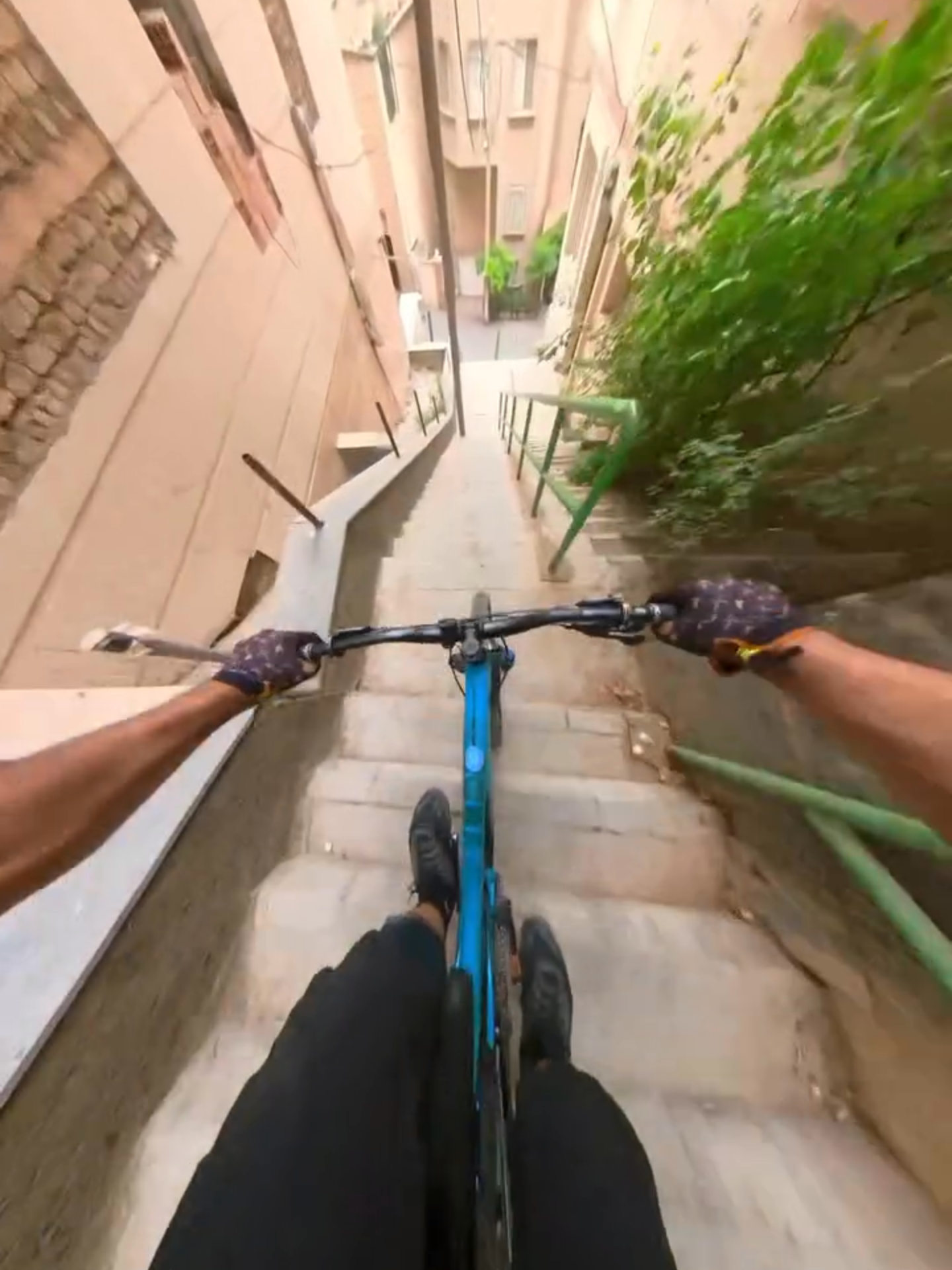 As steep as it gets! 😳 @saman_alikhan sending it on a crazy urban downhill descent 🔥 #Unreel #Extreme #MTB #Urbandownhill #downhill #biketok