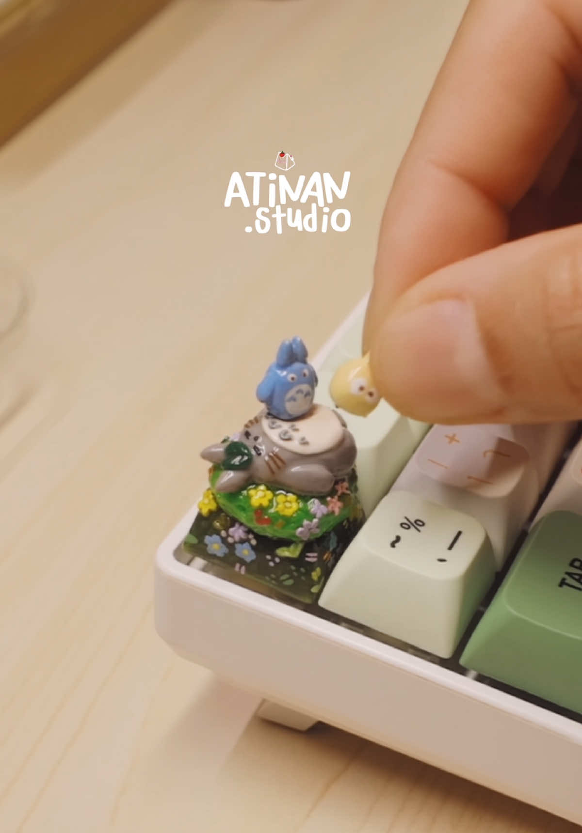 Totoro keycaps สั่งทำตามแบบ #totoro (ดินโพลีเมอร์+uv resin) / คีย์แคป 1u ฐานตัว+ / สนใจผลงาน เพิ่มเพื่อนทาง Line OA. @atinan.studio ได้เลยค่า 😘. . . .  #คีย์แคปดินปั้น #ปั้นดิน #แมว ##สัตว์เลี้ยง#tws  #claykeycaps #artisankeycaps #keycapsc#clayart #handmade #คีย์แคปดินปั้น #แฮนด์เมด #atinanstudio #atinankeycapsp #petkeycaps #คีย์แคปสัตว์เลี้ยง #น่ารัก #คีย์แคปแฮนด์เมด #keycaps #atinankeycaps ##ตัวนากน่ารัก ##atinanstudio#คีย์แค่ป #artisankeycaps #handmade #polymerclay #claykeycaps #totoro #ghibli #ghiblistudio #ghiblikeycaps