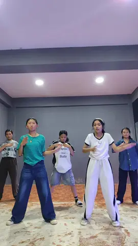 GIRLS ATE THIS UPP!!😮‍💨🔥 DC: @Miko ࿔˚  #fyp #danceclass #dance #viral #exd #nepalitiktok #trending