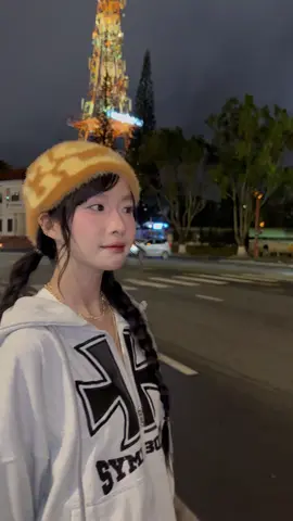 Áo khoác xinh cụa @Symbolic #dalat #thapvinaphonedalat #dalatdidau #xuhuong #vairal 