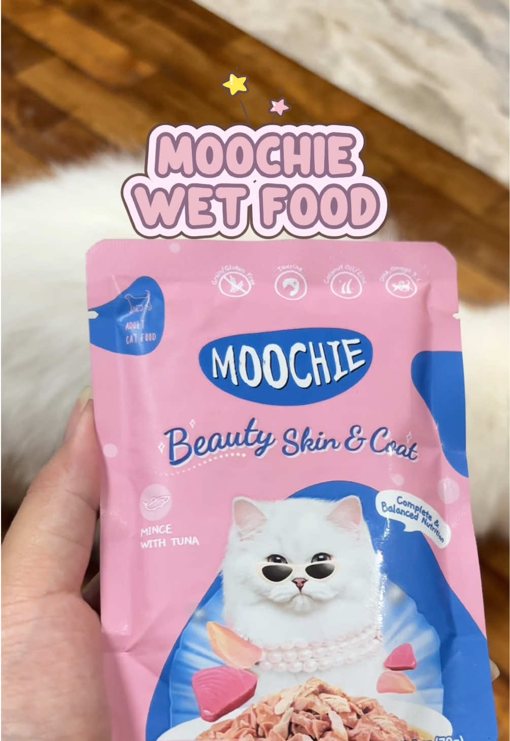 Tired of your cat turning their nose up at mealtime? 🐱 Give them a taste they’ll love with Moochie Wet Cat Food! Made with real meat and packed with nutrients, it’s the upgrade your kitty didn’t know they needed. From tuna to chicken, Moochie brings flavor and freshness to every bowl! 🐾 📌 Always feed according to your cat’s needs. Price and availability may vary. #moochie #moochiepetfood #moochiewetfood #wetfoodforcats #catwetfood #catfood 