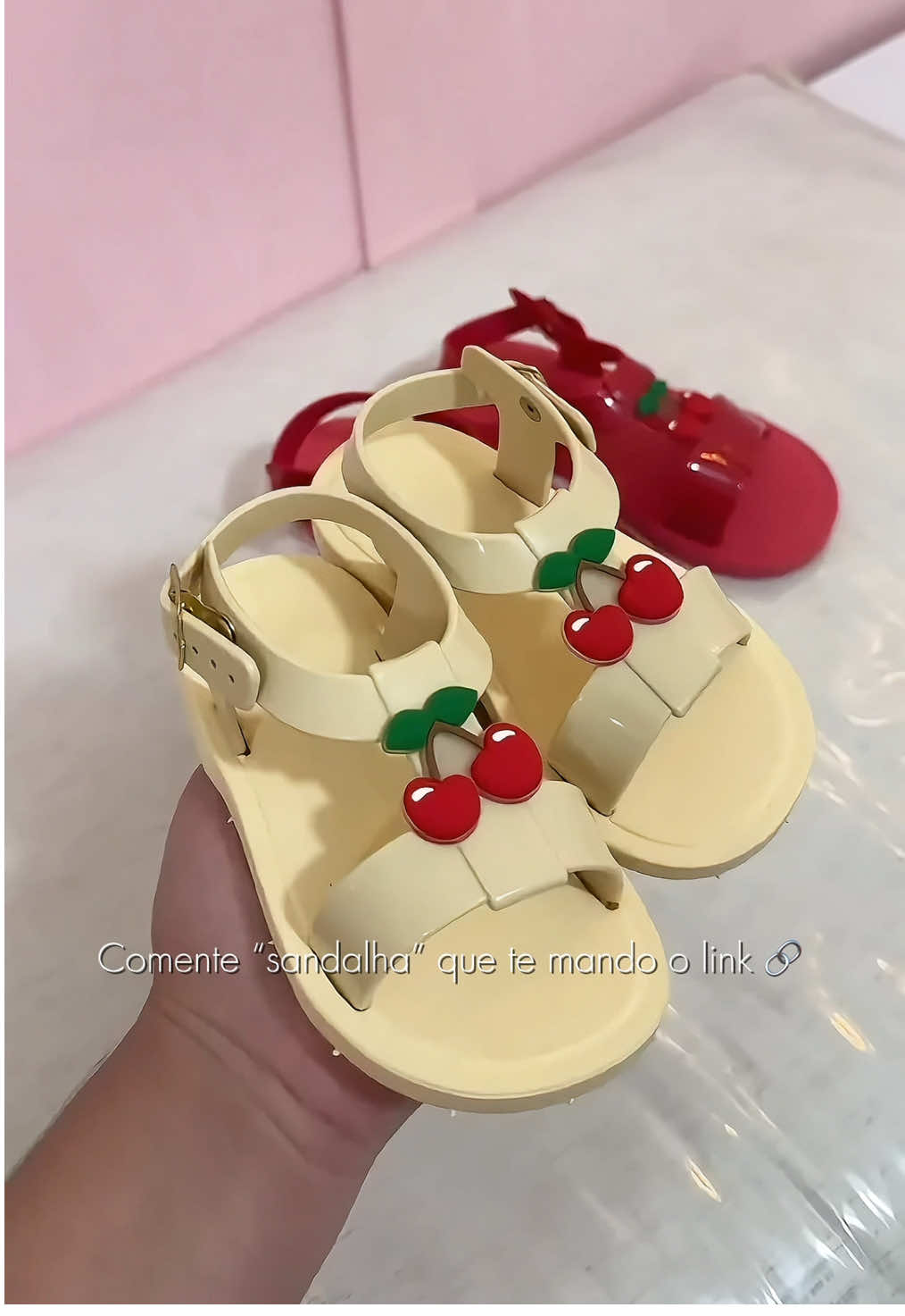 Comente “Sandalha” que te mando o link 🔗  #sandalha #sandalhainfantil #cereja #cerejinha🍒 