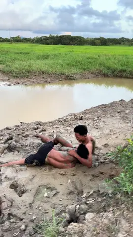 #မုဒုံမြို့မာတွေ့မိကြလား😂 #ချစ်သူလမ်းလယ်ထဲမာ😂 #foryou #fyp #aunglinoo 