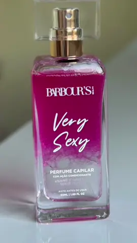 🚨 ALERTA DE PERFUME CAPILAR VICIANTE 🚨 Cabelo cheiroso o dia TODO, com brilho, proteção térmica e ainda por cima hidratado? SIM, o Very Sexy entrega tudo isso! 💗 Virou meu favorito real oficial! Perfume de cabelo que deixa os fios com toque macio, protegidos e com aquele cheirinho que TODO MUNDO pergunta! ✨ Perfeito pra usar antes da chapinha ou pra salvar o day after com estilo! #perfumedecabelo #verysexybarboursbeauty #cheirosacomclasse #cheirosa #viralizei