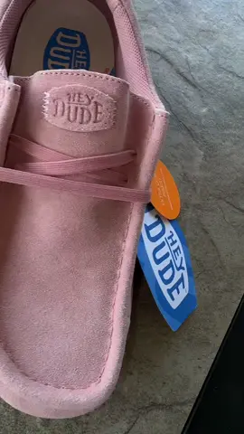 @HeyDude Pink suede Heydude 💕🥰 Has the DudeSole and they are sharp! #heydudepartner #heydude #heydudeshoes #backtoschool2025 #comfyshoes #sliponshoes 