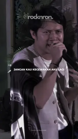 setiap bawain lagu ini selalu pecah dan pengen langsung joget💃 Song: Rony Parulian - Orkes Sakit Hati (by Slank)  fancam by @Dalpah  #lyricmusik #covermusik #orkessakithati #ronyparulian #slank #konseran #fyp