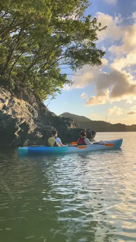 📍三重県 ゆっくりと流れる時間 人気のサンセットカヤックツアーは 3歳から体験できるのでご家族でもぜひ！ ８月の開催日はHPから確認できますので、 ご予約前にチェックしてくださいね💁🏾‍♀️ _____________________ OUTISE (アウティーズ) 観光から一歩先の体験を 伊勢志摩にて カヤック&SUPツアー を毎日開催中🛶 3歳〜体験できます！ ツアー詳細、ご予約はTOPページからInstagramへ #三重県 #伊勢 #三重観光 #伊勢観光 #アウトドア #海遊び #家族旅行 #デートスポット #旅行 #おすすめスポット #カヤック #自然界隈 