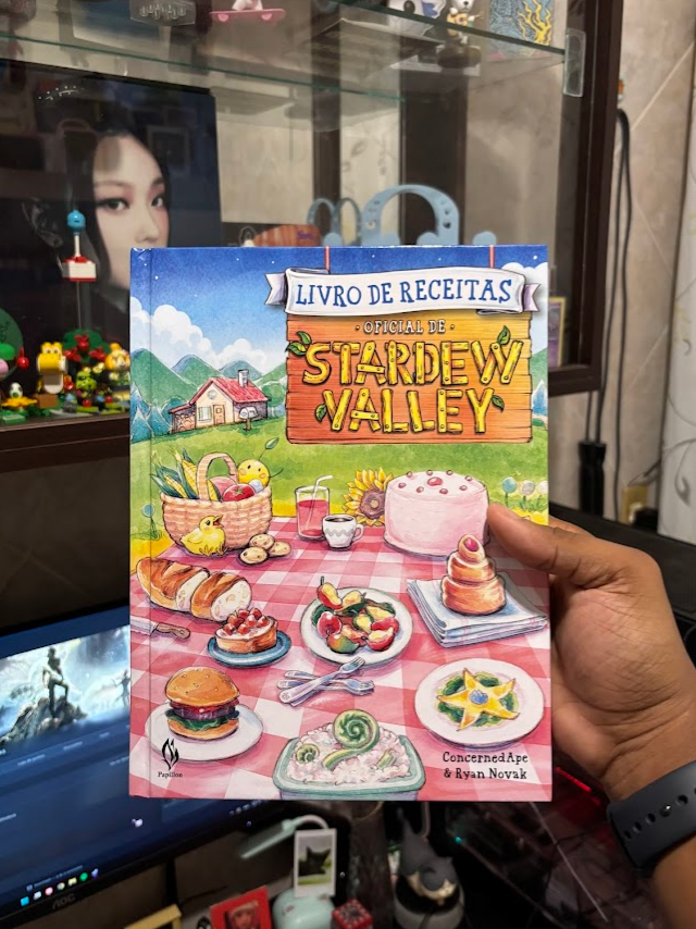 Unboxing - Livro de receitas do Stardew Valley (capa dura com brindes) Se colocar o vídeo em tela cheia ele vai ficar deitado, assim você pode virar o celular para ver melhor  #stardewvalley #unboxingvideo #stardewvalleybrasil #cozygames #livrodereceitas #artbook #colecionavel #colecionaveis