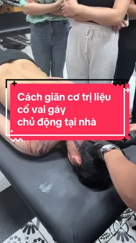 Cùng học cách giãn cơ cổ , giải toả áp lực cho người thân trong gia đình sau 1 ngày làm việc mệt mỏi #trilieu #vatlytrilieu #longbien #covaigaychuyensau #chamsocsuckhoechudong #chamsocsuckhoegiadinh  @Bác Sĩ Trị Liệu_ Bs Hiệp 