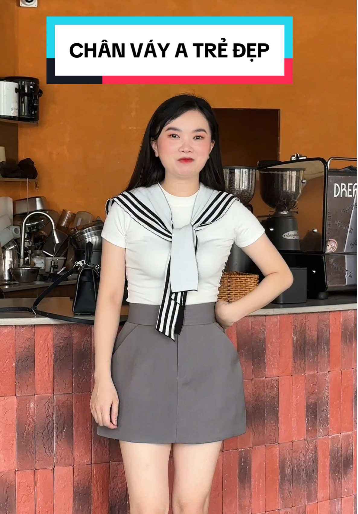 Chỉ với một E chân váy chữ A có thể giúp nàng trẻ ra cả chục tuổi, mix đồ thì siêu dễ, form đẹp chất đỉnh giá hời chốt lời luôn nha CE 🥰🥰🥰 #xuhuong2025  #thoitrangnu  #thoitrangcongso  #chanvaycongso  #chanvaychua  #chanvayngan  #chanvayxinh  #HNDESIGN1998 #macdepmoingay  #fypシ゚  #thuythanthuong