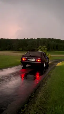 ⚡️⛈️⚡️                                       #ford #Capri #classiccar #oldtimer #sunsets #germany🇩🇪 #fordcapri #v6 #rain #lightning 