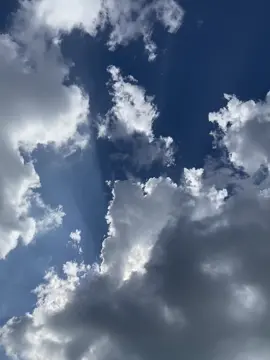 Suka bgt kalo langit lagi biru birunya + banyak awan ☁️💙 #fyp #langit #awan #astrophile #nature 