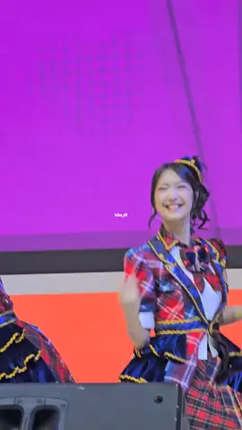 FANCAM GREESEL - Heavy rotation @Greesella Adhalia 🤗 #giias2025🔥🔥 #daihatsusahabatku #greeseljkt48 #jkt48 #fyp #greesellaadhalia #fancamgreesel 