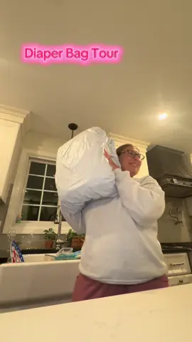 Unboxing the BÉIS diaper bag my husband was unsure about😏  #beislife #diaperbag #diaperbagtour #newmom #unboxing #momtobe #novemberbaby 
