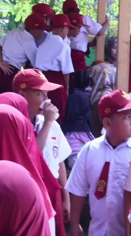 Alhamdulliah melalui Program BahtraPeduli, Beasiswa PIP untuk SD diKabupaten Kolaka sudah disalurkan.  Semoga Terus bermanfaat Bagi Warga Sulawesi Tenggara, Terkhusus Kabupaten Kolaka 💪 #bahtrapeduli #bahtra #dprri #sulawesitenggara #kolaka #kabupatenkolaka 