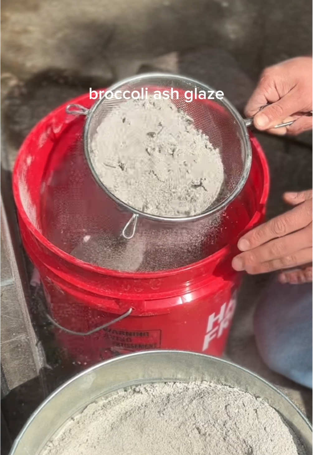 which glaze do you like more? :) #pottery #asmr 