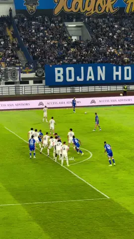 Gol indah dari luar kotak penalti Mang Wiliam Marcilio💙🐯🔥#lukmanpersibfanspersib #masukberandafyp #bobotoh #wiliammarcilio #foryoupage  . . . sumber video dari casual id / Rcti sport 
