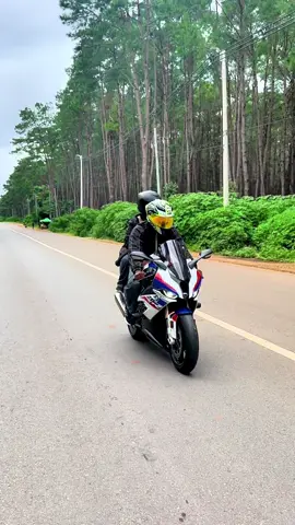 အိမ်မက်ထဲက ဘီးကြီးနဲ့ဗျာ#BMW#pol