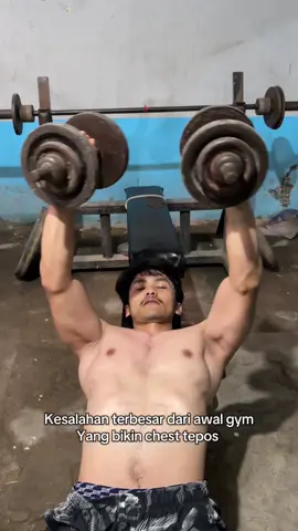 Yang pemula disave jangan sampe ngalamin hal yang sama yaak,goodluck😎 #chest #gym #fyp 
