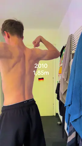 2010 🇩🇪 PDF mit Trainingsplan, Ernährung, Homeworkouts und vielen Seiten voll mit Tipps bei 20k (Mehr Infos: Link in der Bio) . 18k/100k Followern . #2010 #fyp #fürdichseite #gymmotivation #Fitness #gym #fitnessmodel #shredded #veins #abs #sixpack #deutsch #fortschritt #fitnessmotivation #motivation #transformation #physique #aesthetic #ästhetik #schön #muskulös #dünn #fitnessstudio #GymTok #muskeln #goviral #viral #height #tall 