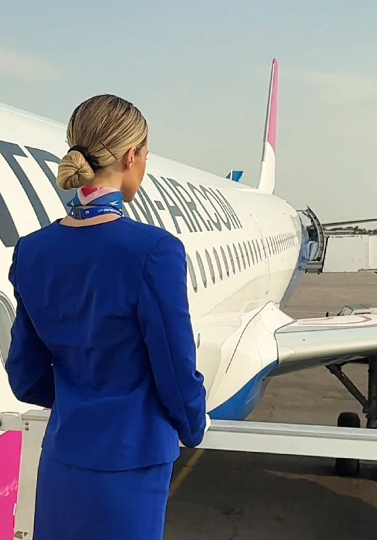 ✈️ Centrum Air — флагман частной авиации Узбекистана   Сегодня я открываю тайну завеса!   О компании:   Centrum Air — крупнейшая частная авиакомпания Узбекистана,   чья безупречная репутация покорила сердца миллионов пассажиров.   Наш флот насчитывает 11 современных лайнеров,   и к концу 2023 года пополнится до 14 воздушных судов.   Наш флот — ваша безопасность и комфорт:   • Новейшие Airbus A321 и A320 — поступили с завода в этом году   • 2 премиальных Airbus A330 — для ваших межконтинентальных путешествий   Непревзойденный сервис на высоте:   ✓ Гибкие тарифы — выбирайте оптимальный вариант (с багажом или без)   ✓ Гастрономическое удовольствие — фирменный ташкентский плов по рецепту шеф-повара   ✓ Просторные кресла с увеличенным шагом и откидной спинкой   ✓ Уникальная LED-подсветка салонов для вашего комфорта   Самые востребованные направления:   Идеальные стыковки через Ташкент в:   → Бангкок — жемчужину Юго-Восточной Азии   → Гуанчжоу — экономическое сердце Китая   → Сеул — город будущего с богатой культурой   Эксклюзивное предложение:   Только для вас — промокод AIRLADY дарит 5% скидку   на все авиабилеты до 31 августа 2023 года.   *Centrum Air — где каждая деталь создана для вашего совершенного полета.*   Добро пожаловать на борт! ✨ @centrumair