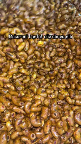 Wahh ngiler lagi mimin posting video makaroni bantat ektra pedas ini jadi pengen ngemil gak bisa berhenti kalian mau gak? Yuk jajan🥰 #fyp #fypシ゚viral #fyppppppppppppppppppppppp #khasgarut #chilioil #makaronibantet #makaronipedas #makaroni 