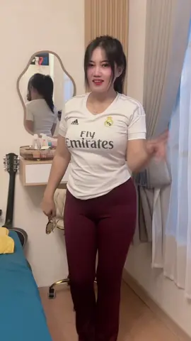 Juangkrik…😂lagi wedan