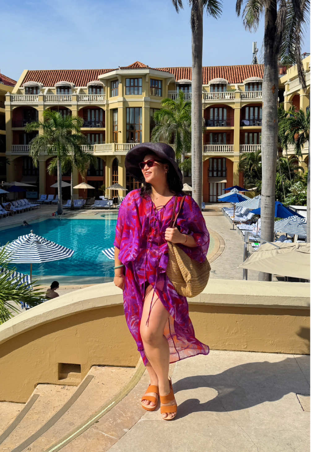 Serving OOO under this hat 👒- Day 4 in #Cartagena 🇨🇴 Kaftan @ramonalarue  Bag @J.Crew  Shoes @Reef  Sunglasses @Jimmy Fairly  Hat @shebobodesigns  Necklace @concretecollective @the_swellife  📍 @Sofitel Santa Clara #OOTD #vacationoutfits #outfitideas 